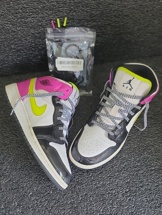 Jordan Shoes - Nike Air Jordan 1 Mid (special edition) "Cyber Active Vibrant Pink" Wmns 8